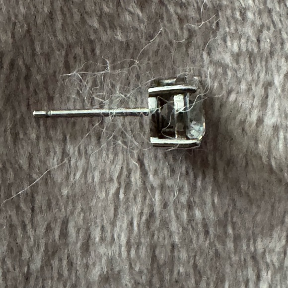 Diamond Stud Earrings Crislu 2ct Silver Cubic Zirconia Gift Box unworn - Picture 12 of 12